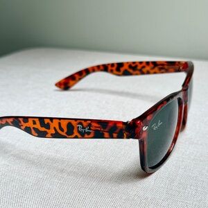 Rayban Wayfarer Tortoise Shell Sunglasses